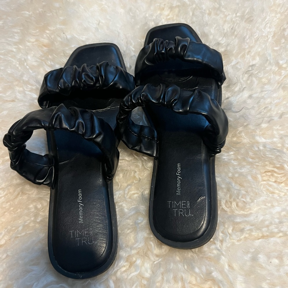 Time and Tru Women's Black Ruffle Slide Sandals